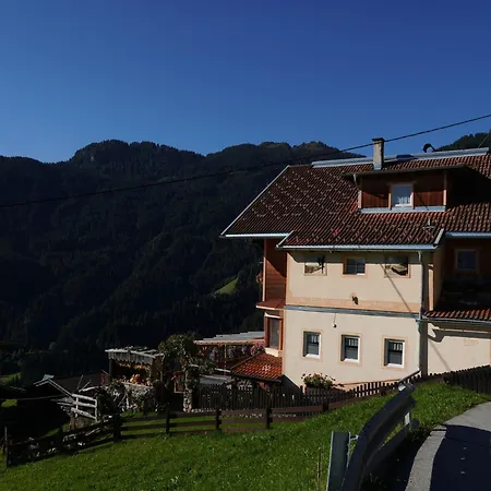 Group In With Dreamy Views * Hippach