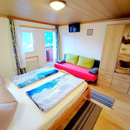 Group In With Dreamy Views * Hippach