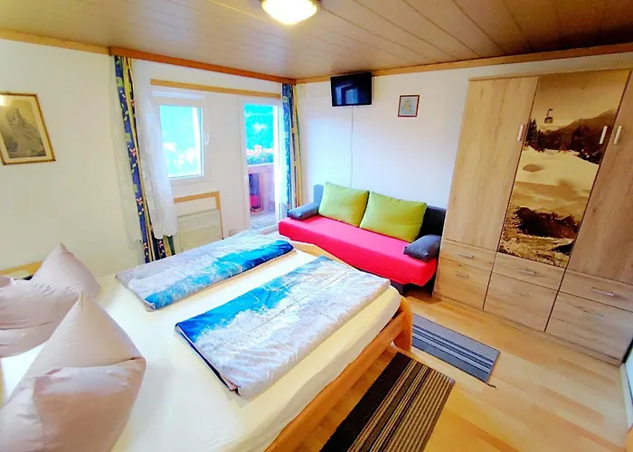 Group In With Dreamy Views * Hippach