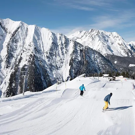 Group In With Dreamy Views * Hippach