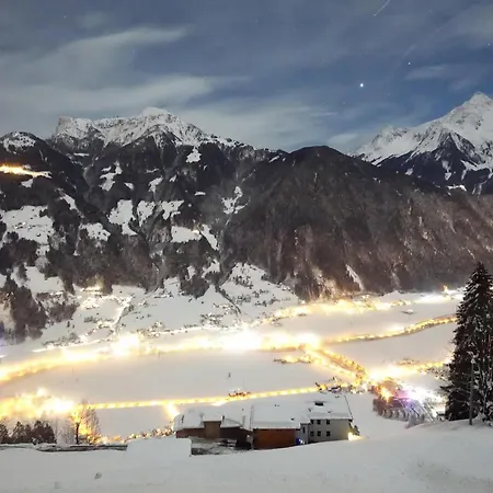 Group In With Dreamy Views * Hippach