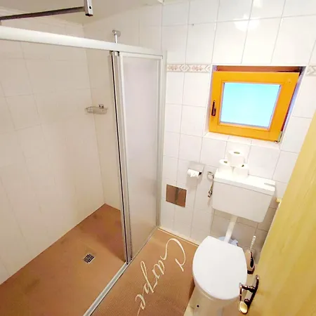 Group In With Dreamy Views * Hippach