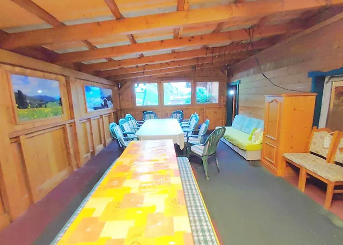 Group In With Dreamy Views * Hippach