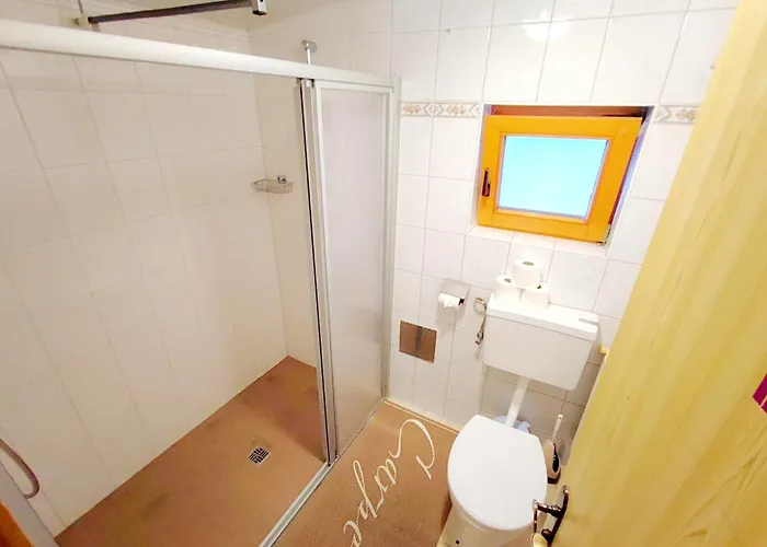 Group In With Dreamy Views * Hippach