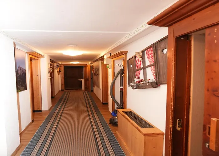 Group In With Dreamy Views * Hippach